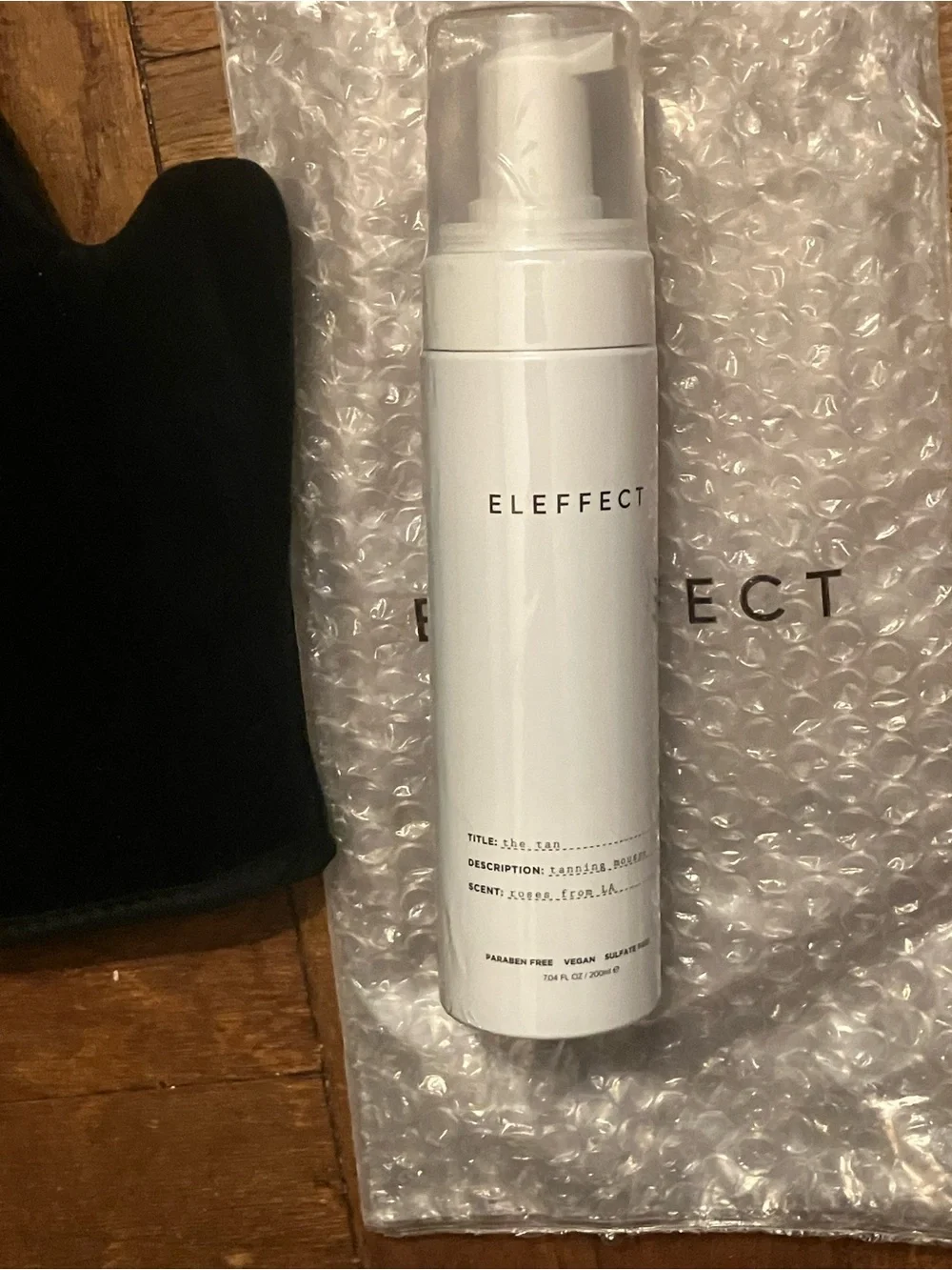 Eleffect “The Tan” tanning mousse with a velvet glove🥰